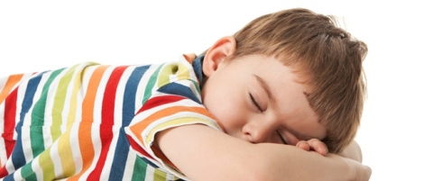 أسباب كثرة النوم والخمول عند الاطفال